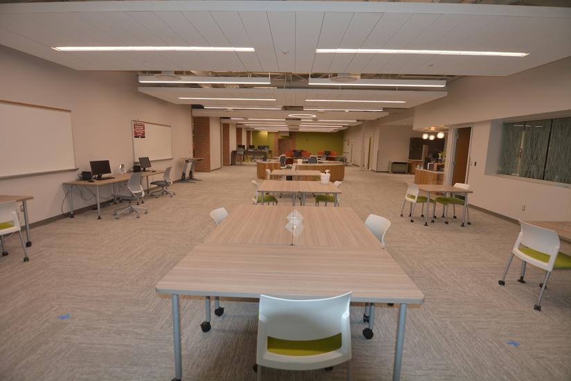 Founders Hall – Full view of Student Success Center seating area and open computer lab